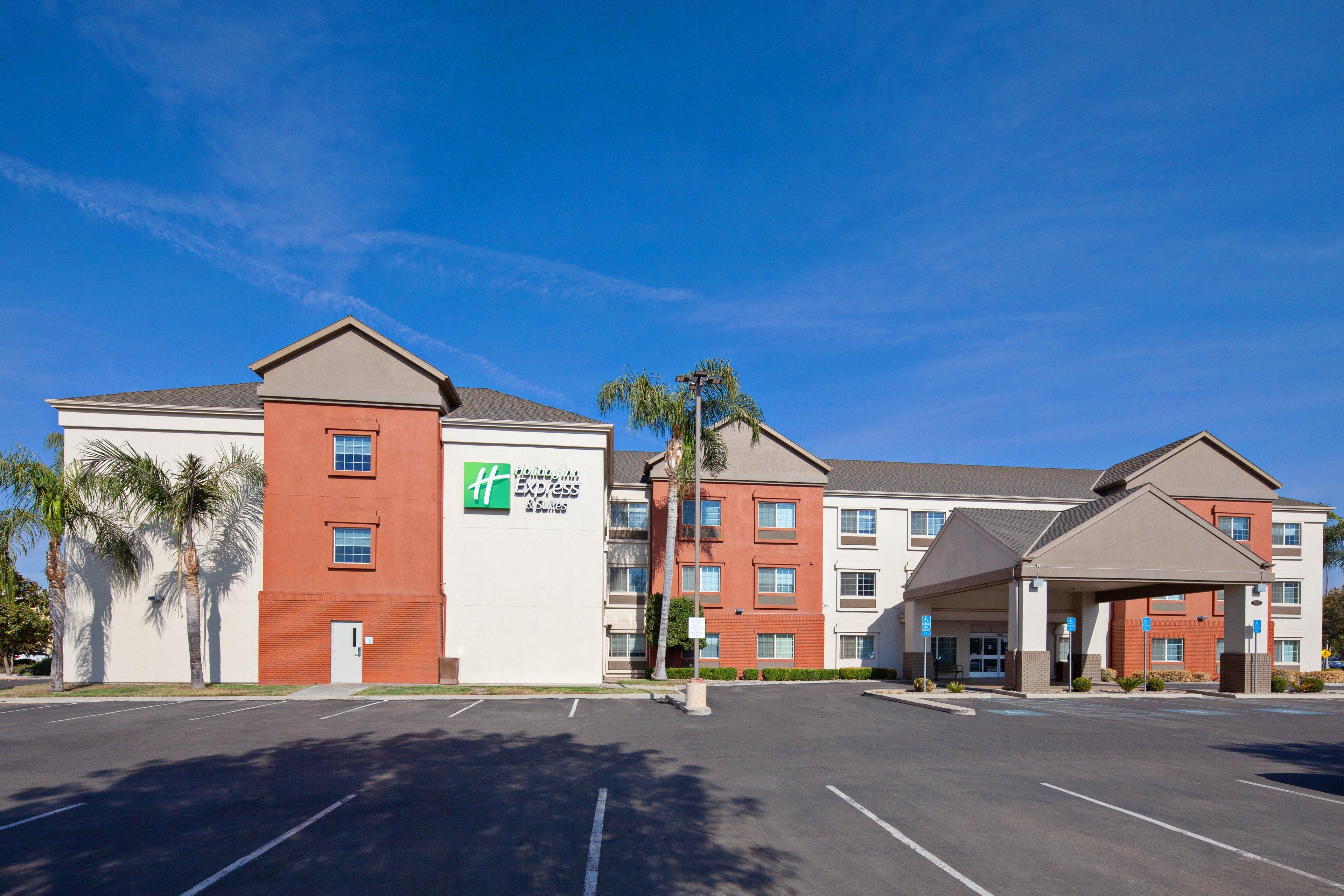 Holiday Inn Express & Suites - Tulare, An Ihg Hotel Exterior foto
